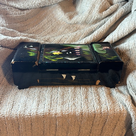 Very Old Hand Painted Asian Themed Jewelry Box -design on Black Lacquer-See pics - Picture 7 of 16